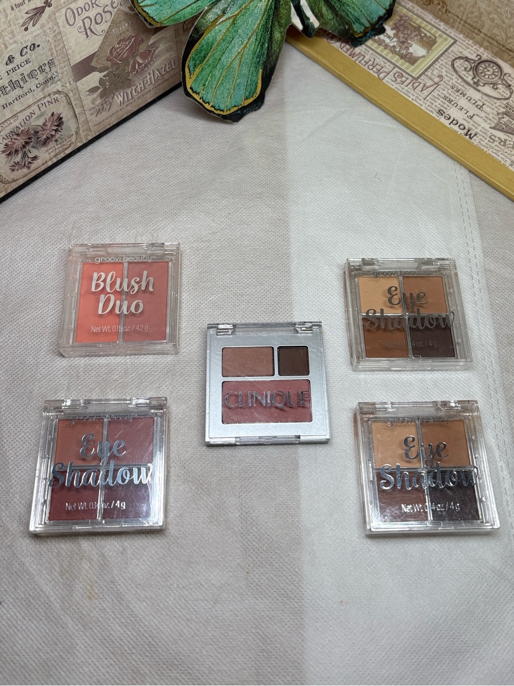 3 Groovie Beauty Eye Shadows, 1 Groovi Beauty Blush Duo, 1 Clinique Blush